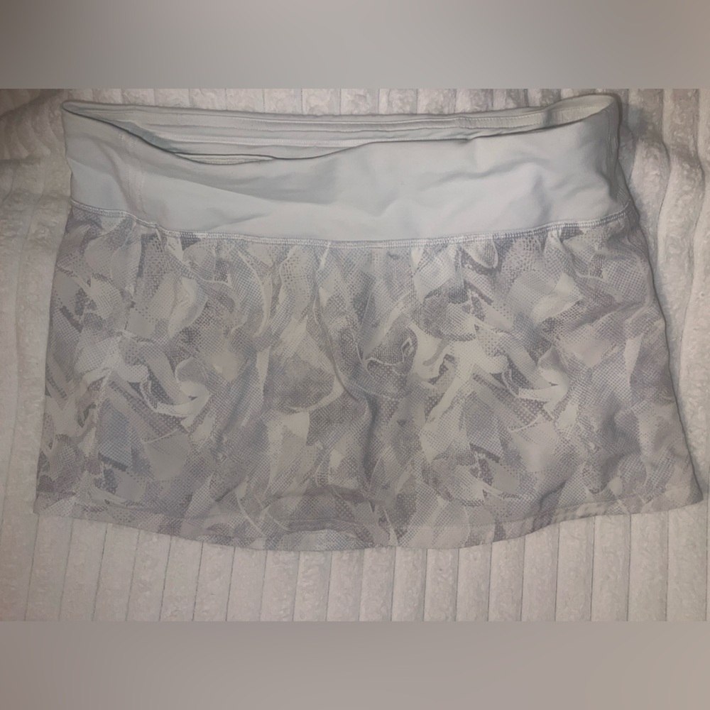 Lululemon Light Gray Tennis Running Skirt Skort Athletic Wear Size 6 Reg